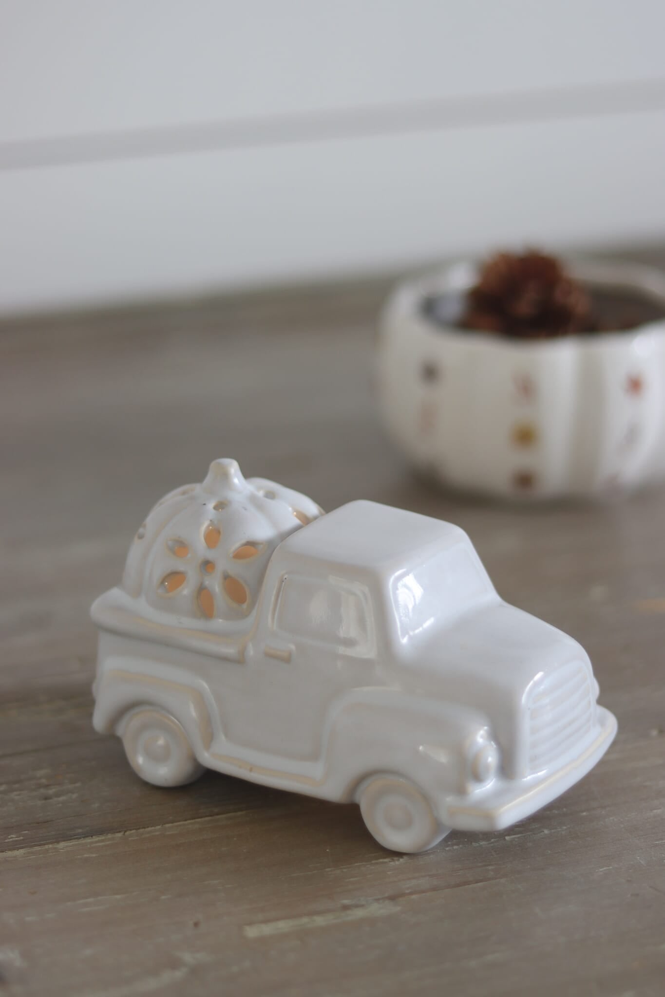 Car With Pumpkin - LED