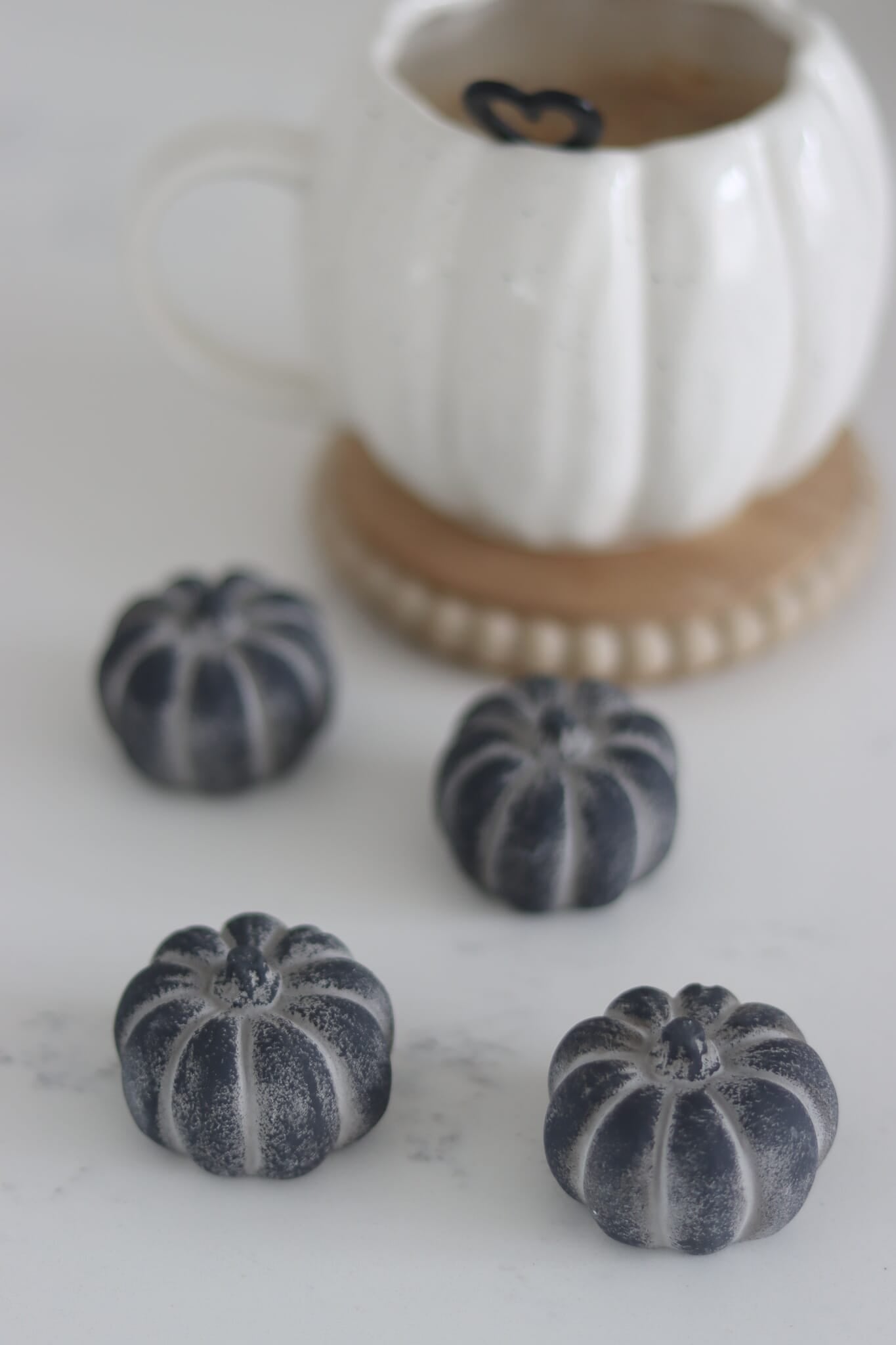 Black Stone Resin Pumpkin - Tiny 4Pc Set