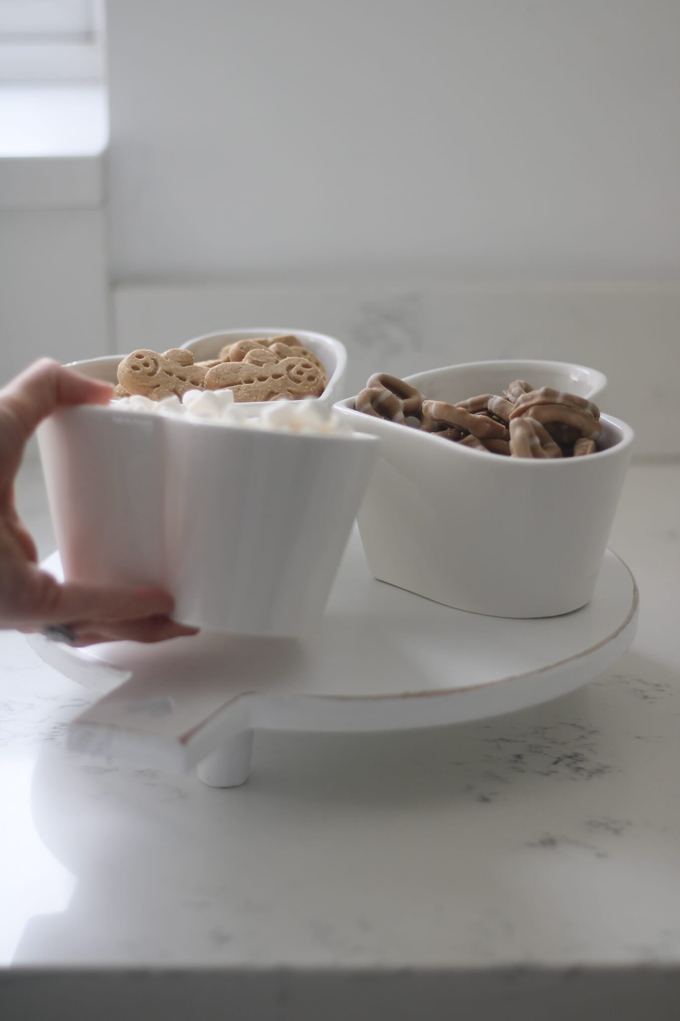 Heart Handled Round Tray - Whitewash